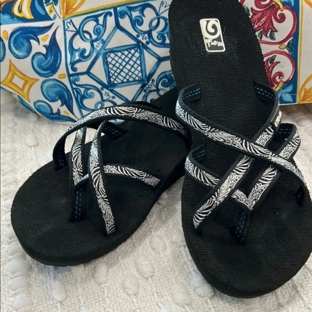 COPY - Teva Sandals…. Black and White